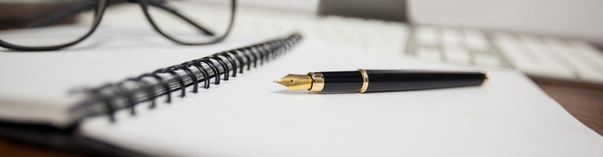 spiral-notepad-with-pen-reading-glasses (1)